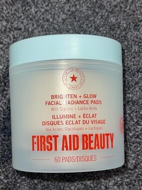 First aid beauty Brighten + Glow Facial Radiance Pads with Glycolic Lactic Acids
